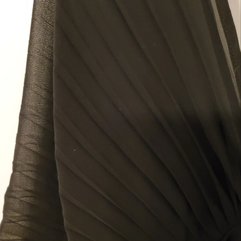 🔥Janice Black Sequin Dress with Pleated Sleeves ( Size S)🔥 - Picture 6 of 8